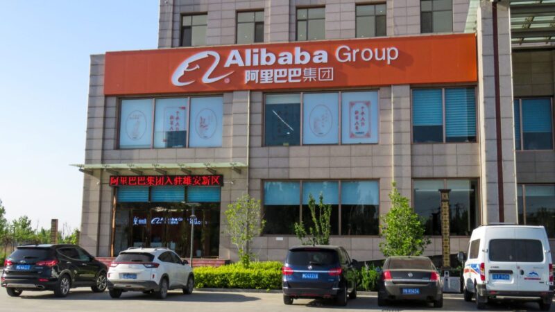 „Alibaba“ pelnas smego 66 proc.: investicijos į DI brangiai kainavo