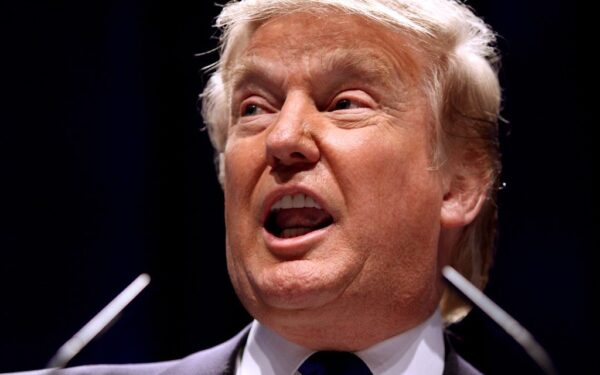 Klimato politika ant ribos: Donaldas Trumpas taikosi į kertinį JAV teisės aktų pagrindą