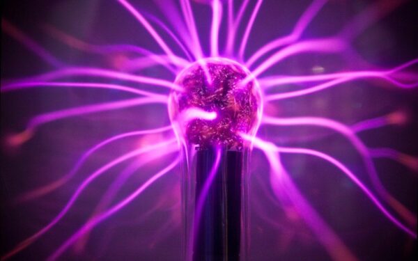 Automobilis ją pervažiavo, o ji pagamino elektros: ši nailono plėvelė gali gaminti elektrą