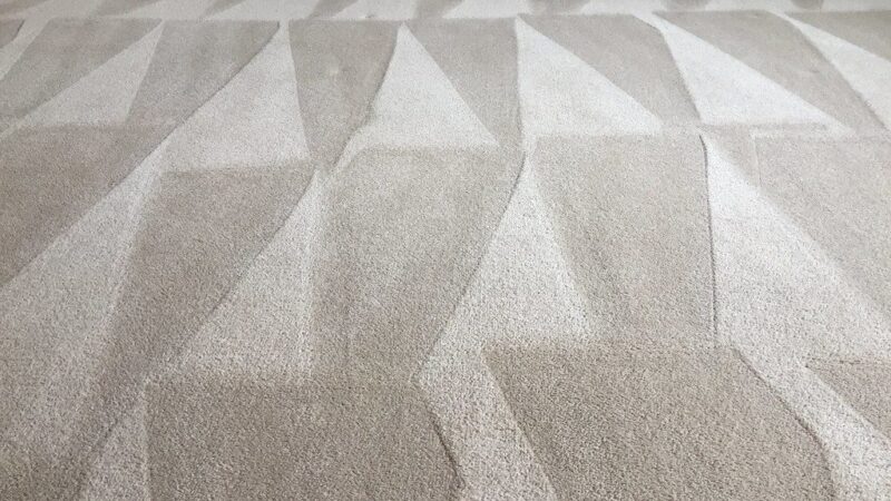 Senovinis metodas vėl madoje: kaip išvalyti kilimą be chemijos?