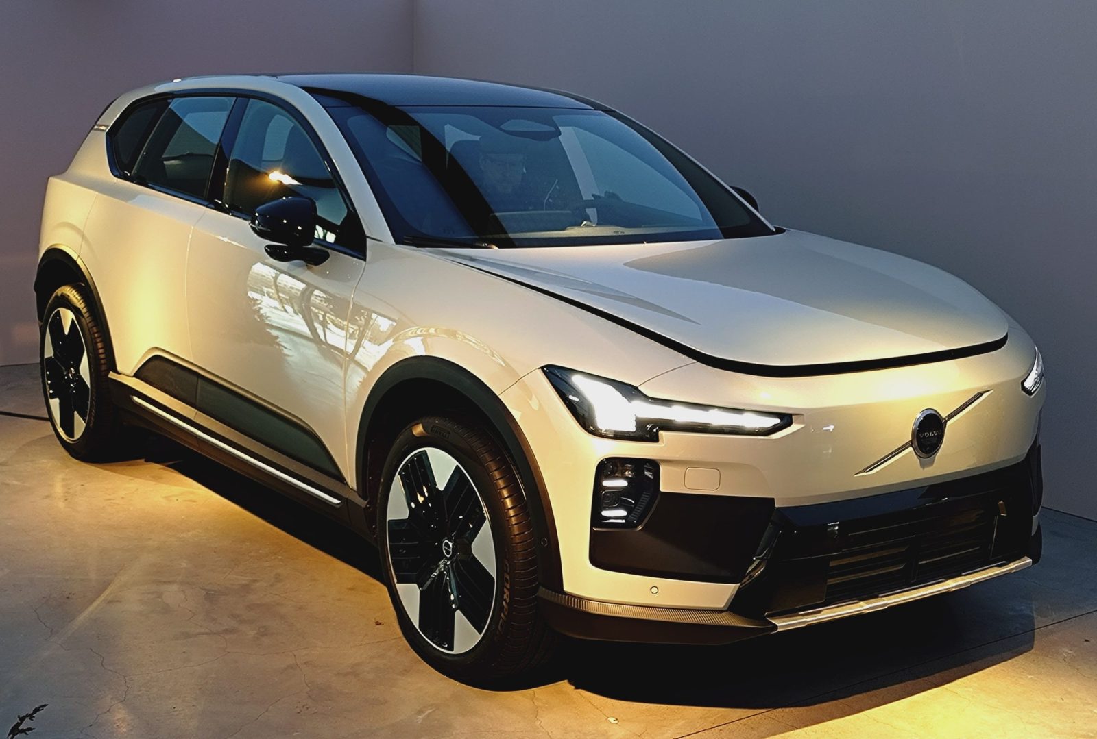 Daugiau jokių sustojimų: sužinokite, kokį rekordinį atstumą nuvažiuoja naujasis „Volvo EX60“