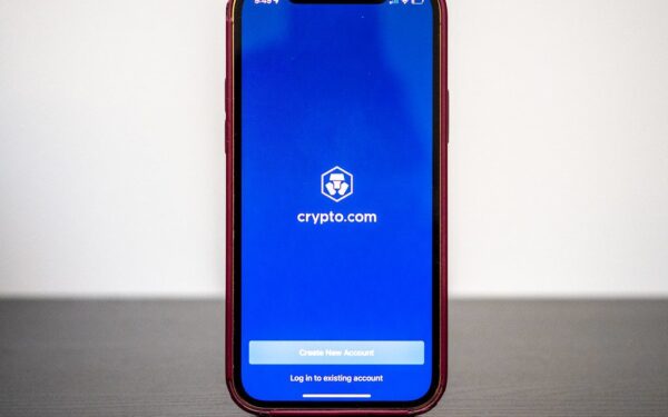 „Crypto.com“ atleidžia 12 proc. darbuotojų: įmonė aiškina, kad tai dirbtinio intelekto kaina