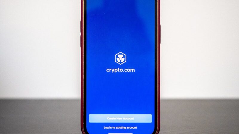 „Crypto.com“ atleidžia 12 proc. darbuotojų: įmonė aiškina, kad tai dirbtinio intelekto kaina