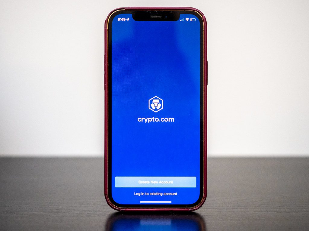 „Crypto.com“ atleidžia 12 proc. darbuotojų: įmonė aiškina, kad tai dirbtinio intelekto kaina