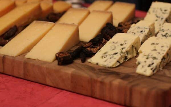 Kasdien valgai riebų sūrį? Mokslininkai atskleidė netikėtą ryšį su demencijos rizika