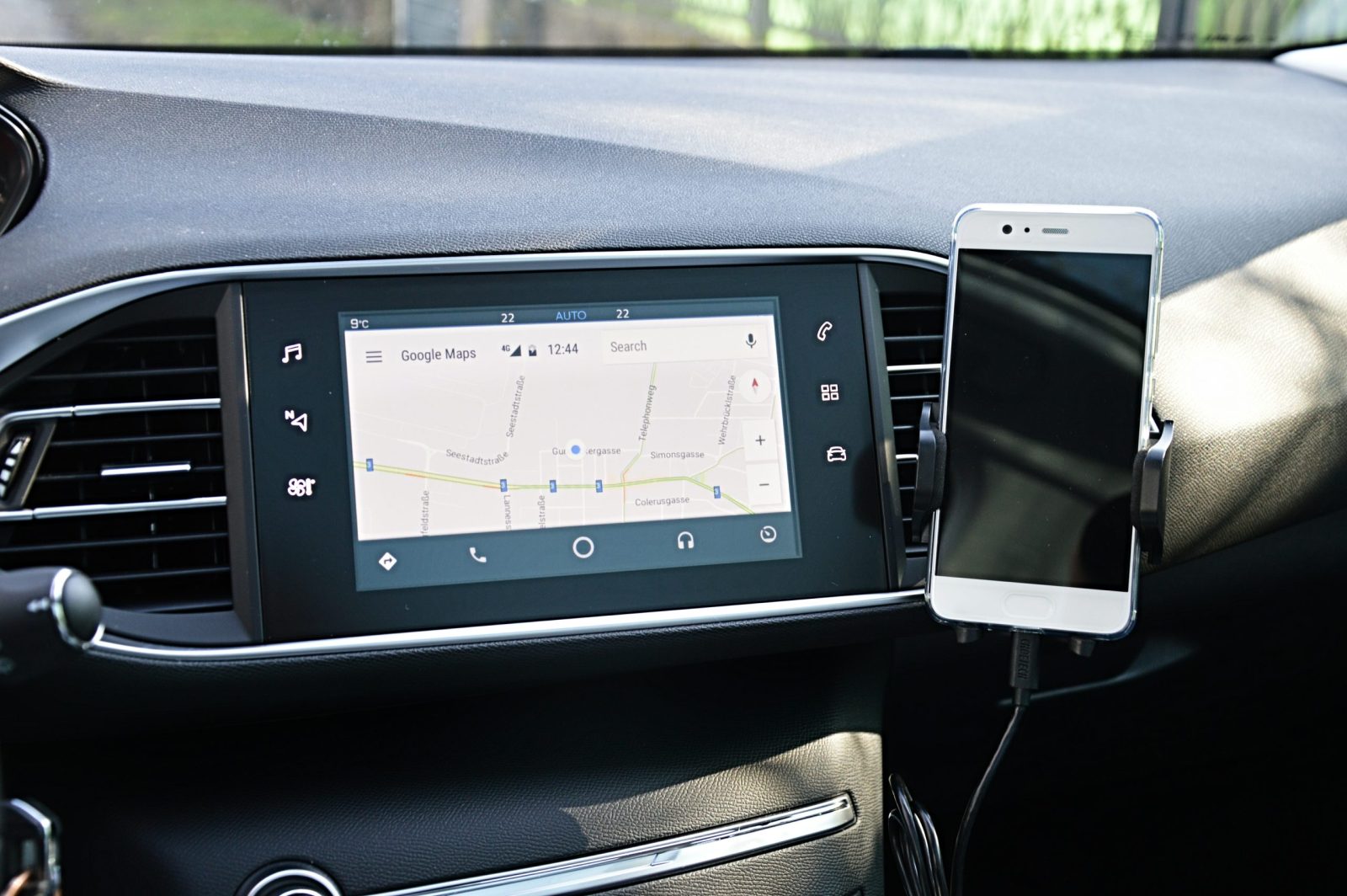 „Pixel“ savininkai įsiutę: po atnaujinimo „Android Auto“ nebeveikia sklandžiai