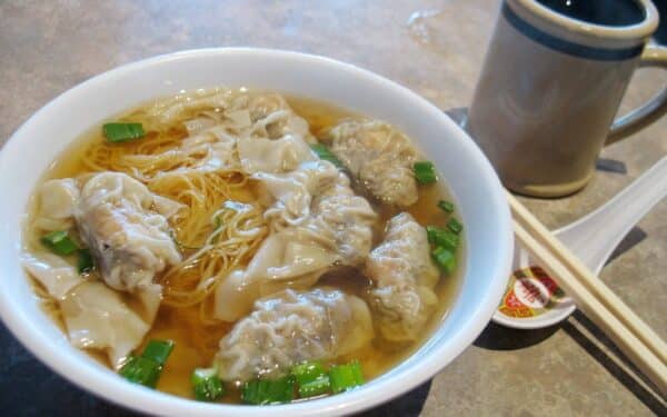 Sriuba su koldūnais per 20 minučių: receptas, kurį pamėgo tūkstančiai šeimininkių