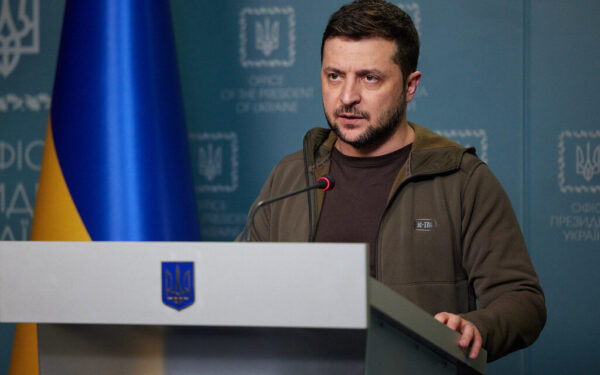 Kol Rusija bombarduoja, Kyjivas tariasi su Vašingtonu dėl ateities