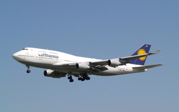 Keleiviams – svarbi žinia: „Lufthansa“ stabdo skrydžius ir siūlo nemokamai keisti bilietus