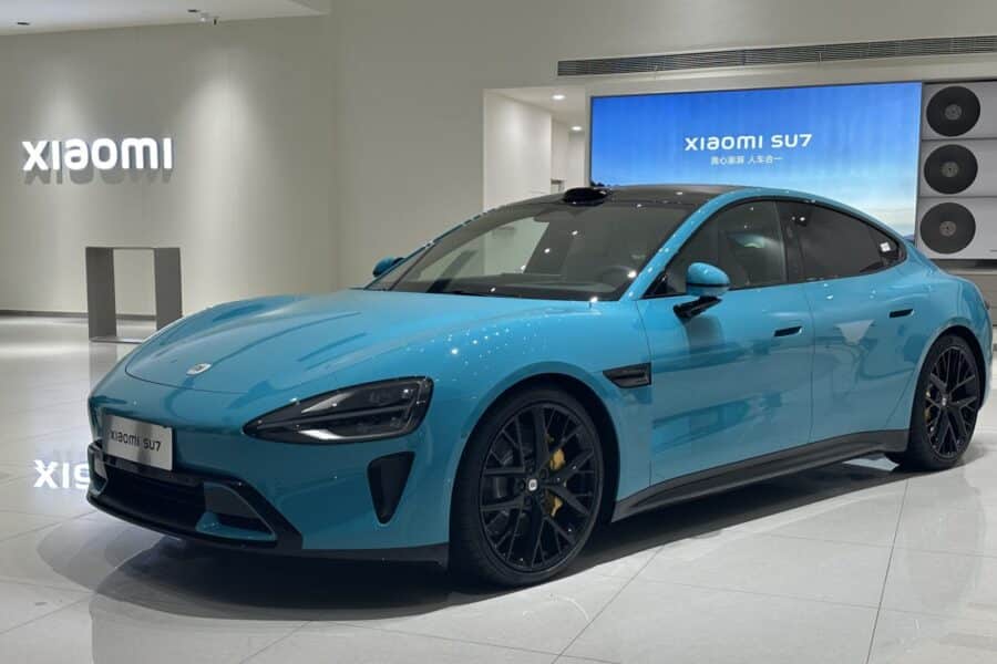 Eilės nusitęsė mėnesiams: kodėl „Xiaomi“ automobilis tapo geidžiamiausia 2026 metais?