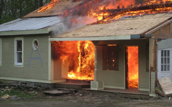 Ugniagesiai atskleidė dažniausią gaisrų priežastį namuose: daugelis apie tai net nepagalvoja