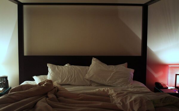 Neklojate rytais lovos? Mokslininkai ir psichologai turi jums puikių žinių