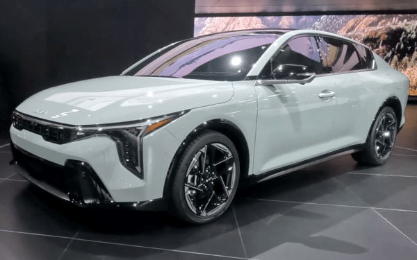 Atsisveikinkite su „Ceed”: sužinokite, koks naujas „Kia K4” modelis užims jo vietą keliuose