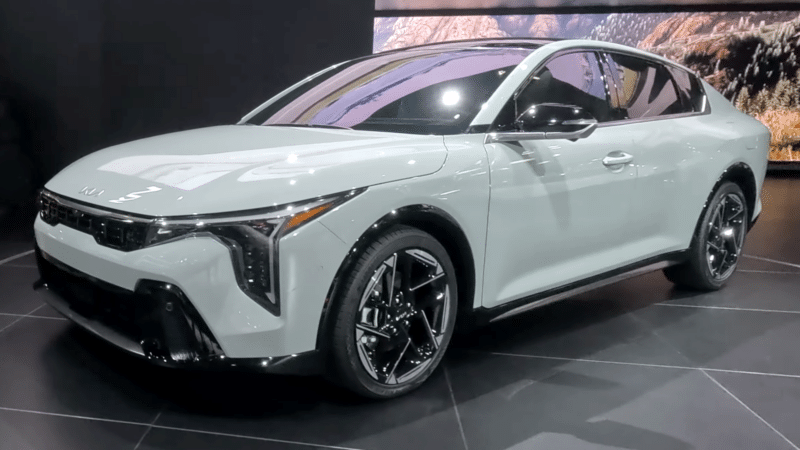 Atsisveikinkite su „Ceed”: sužinokite, koks naujas „Kia K4” modelis užims jo vietą keliuose