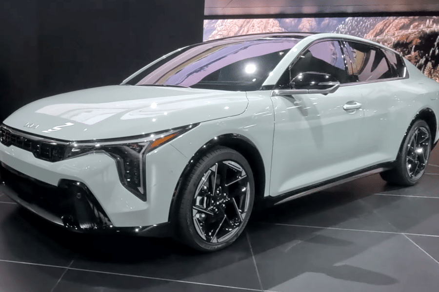 Atsisveikinkite su „Ceed”: sužinokite, koks naujas „Kia K4” modelis užims jo vietą keliuose