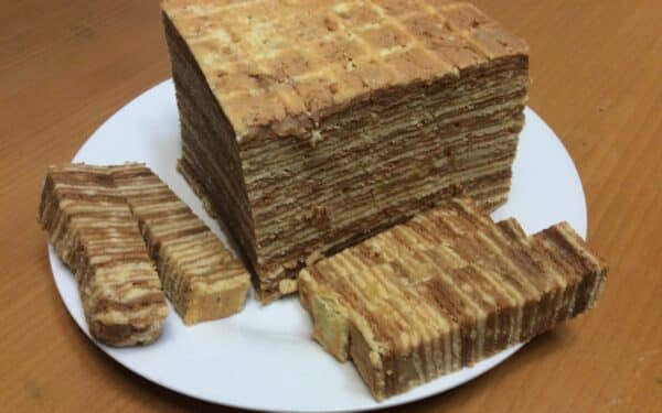 Genialus tinginių vaflių tortas per 15 min – desertas, kuris pavyks net pradedantiesiems