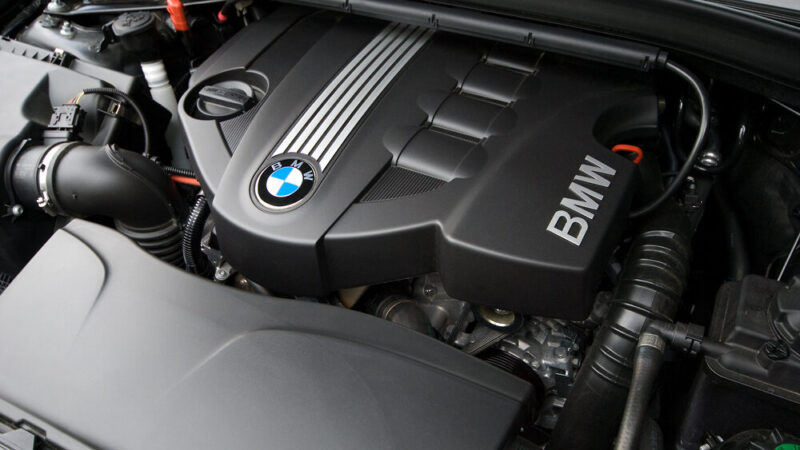 2 000 eurų už vieną klaidą: mechanikas atskleidė įprotį, kuris saugo „BMW N47” variklį