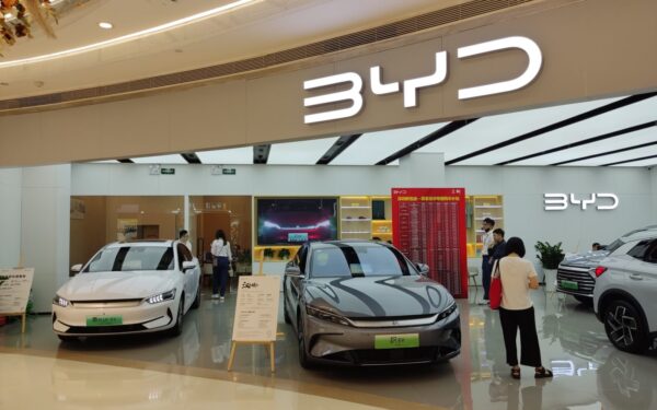 Ar elektromobiliai brangs? „BYD“ nuosmukis atskleidė, kas iš tiesų laukia pirkėjų