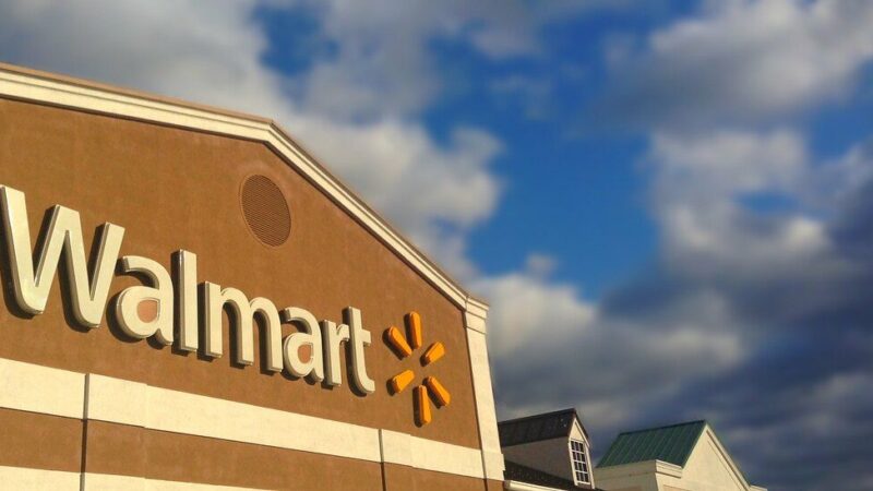 Nauja era prasidėjo: kokių permainų imsis naujasis „Walmart“ vadovas po istorinio rekordo?