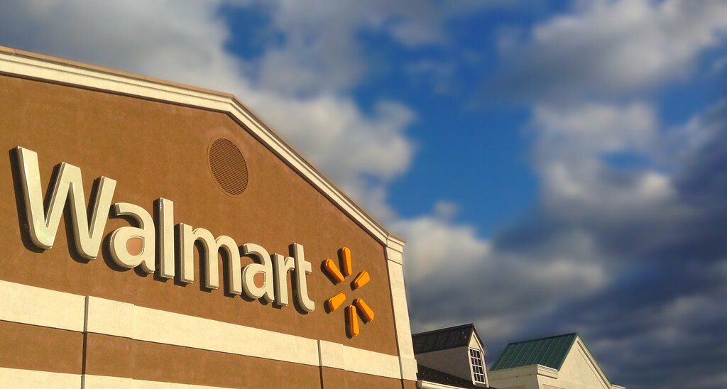 Nauja era prasidėjo: kokių permainų imsis naujasis „Walmart“ vadovas po istorinio rekordo?