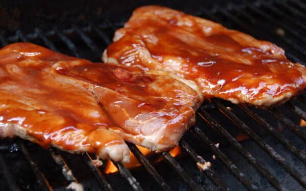 Kiaulienos kepsnys dažniausiai būna sausas dėl vienos klaidos: šefai tai daro visai kitaip