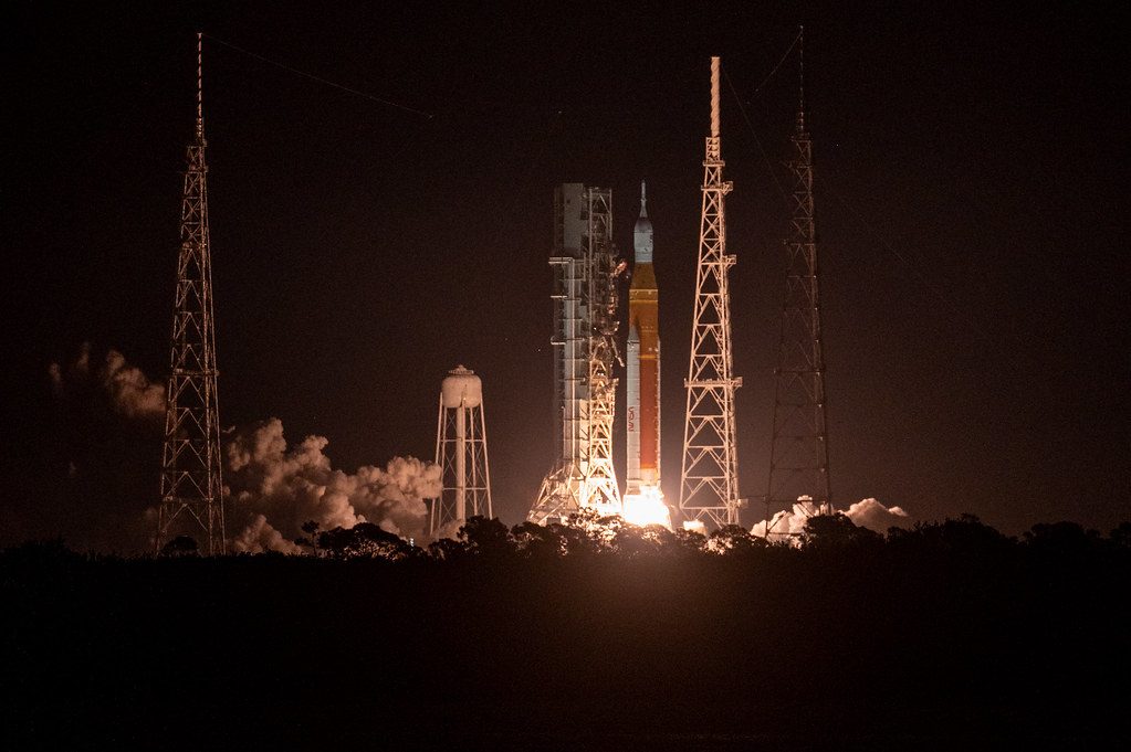 Planai sugriuvo? NASA staiga atidėjo istorinį nusileidimą Mėnulyje