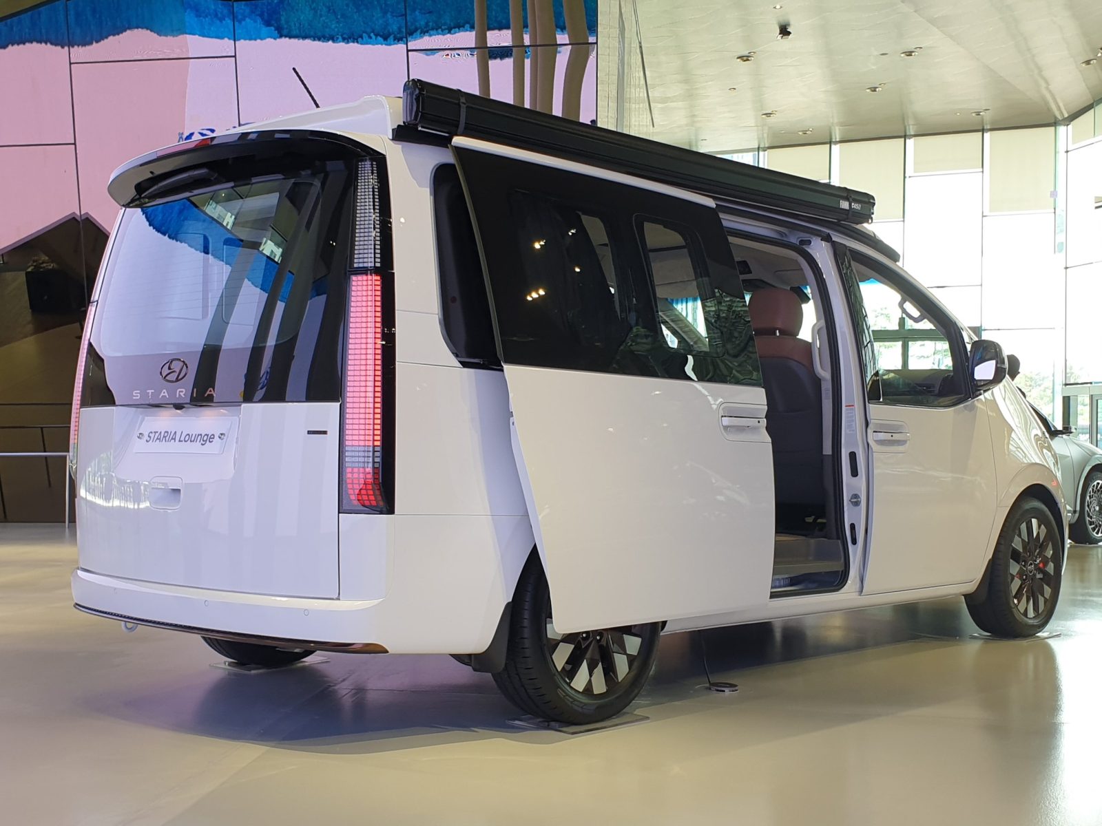 Pamirškite sąskaitas už degalus: kuo stebina naujas „Hyundai“ kemperis?