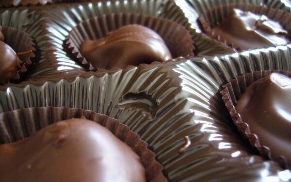 Norite šokolado, bet bijote priaugti svorio? Šios gudrybės apgaus jūsų smegenis