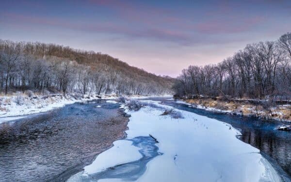 Lūžo ledas po kojomis: Zarasų rajone per plauką išsigelbėjo į upę įkritęs vyriškis