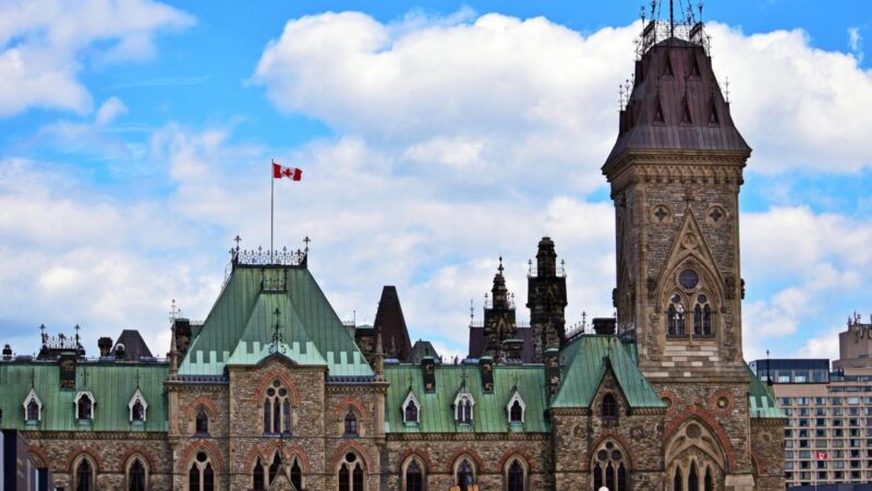 Kanada meta iššūkį Vašingtonui: Markas Carney pristatė milžinišką gynybos strategiją