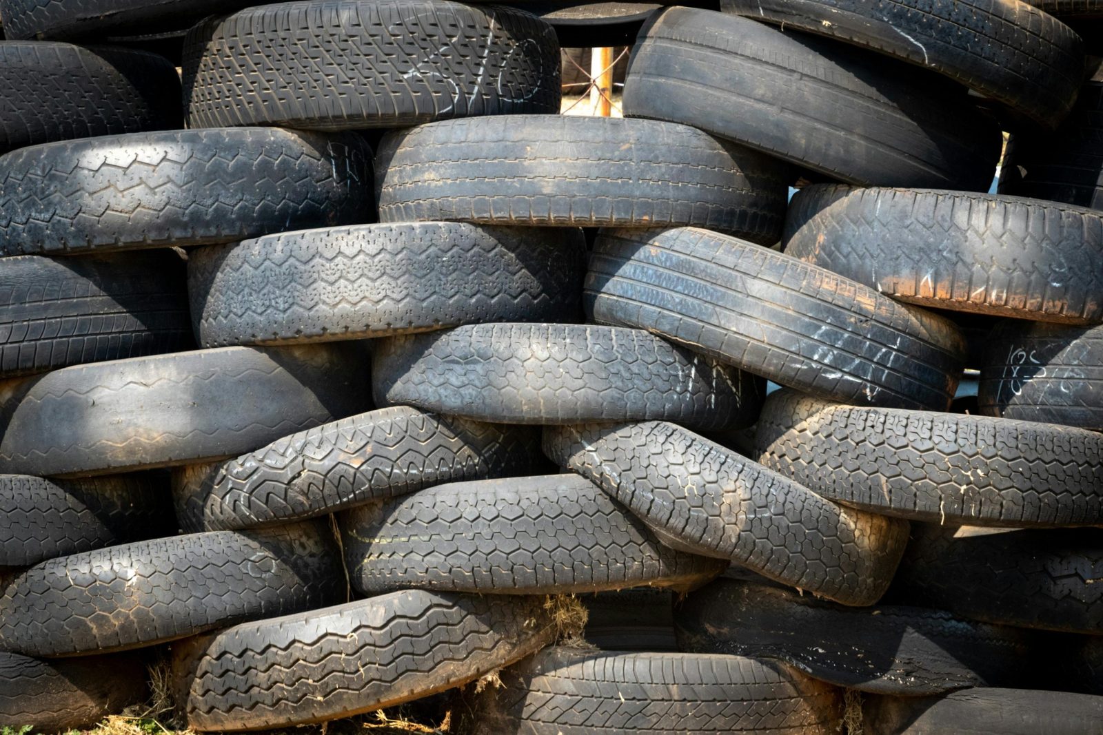 Atidavė senas padangas ir gavo milijoninę baudą: sužinokite, kuo baigėsi 8 metų teismų drama
