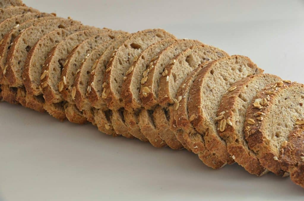 Close-up of sliced whole grain bread, perfect for a delicious and nutritious breakfast.
