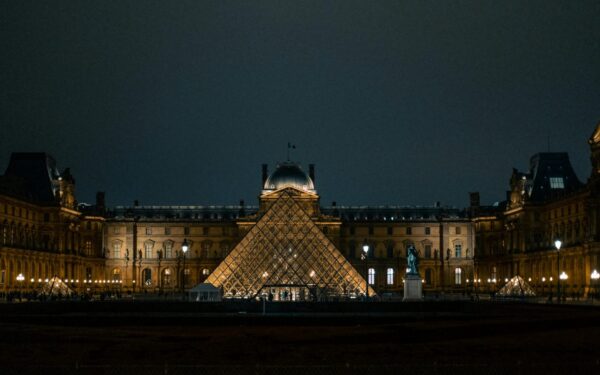 Permainos Paryžiuje: Luvro muziejaus vairą perims Versalio vadovas