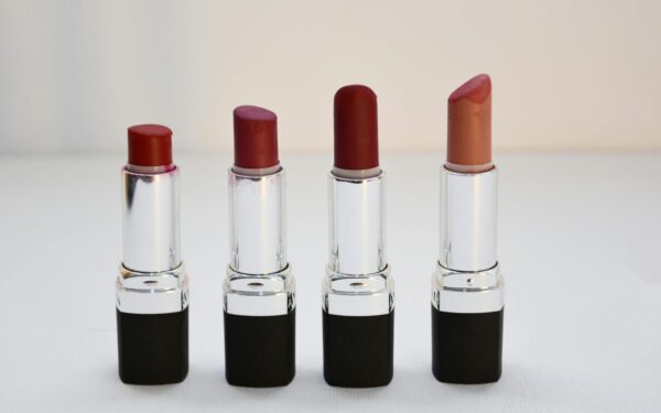 Antrasis lūpdažio gyvenimas: tuščia tūbelė gali tapti patogiausiu įrankiu jūsų virtuvėje