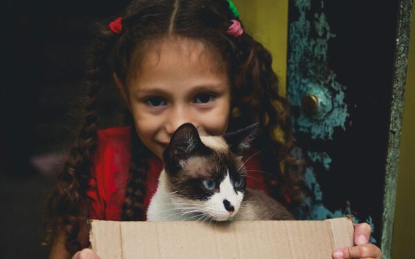 Norite laimingo vaiko? Mokslas atskleidė, koks augintinis geriausiai saugo nuo streso