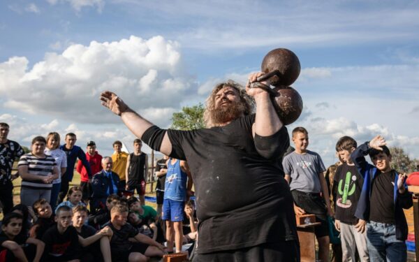 Rusijoje vykusiose varžybose – du Lietuvos galiūnai: pasirodymas sukėlė klausimų