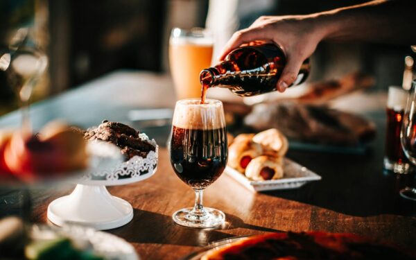 Užteks vos poros taurių: mokslininkai atskleidė, kaip alkoholis iš tiesų keičia smegenų veiklą