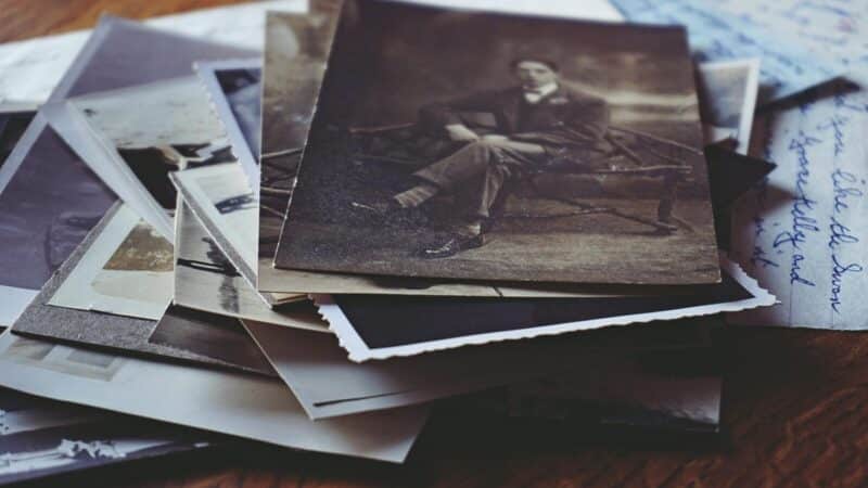 Tarp karūnų, dainų ir torpedų: sausio 25-oji pasaulio istorijoje