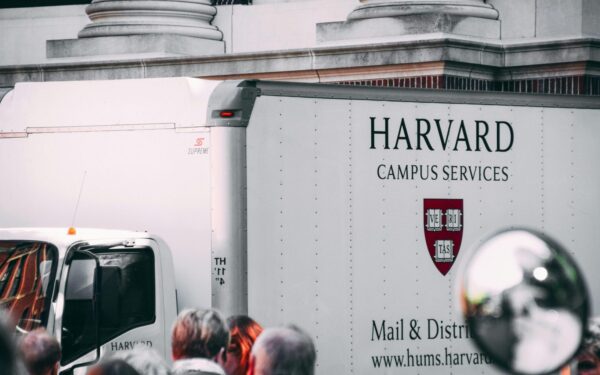 Skandalas JAV švietime: Trumpas pareikalavo milžiniškos kompensacijos iš Harvardo universiteto