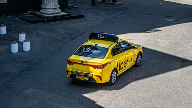 Pavežėjimo milžinės „Uber“ era baigiasi: autonominių automobilių revoliucija šluoja rinką