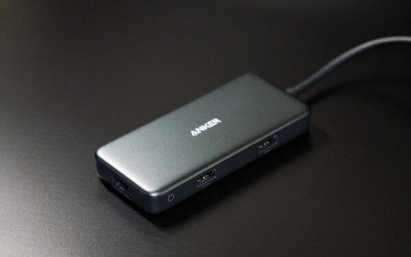 Žaibiška galia jūsų kišenėje: ši „Anker“ naujiena vienu metu krauna net tris įrenginius