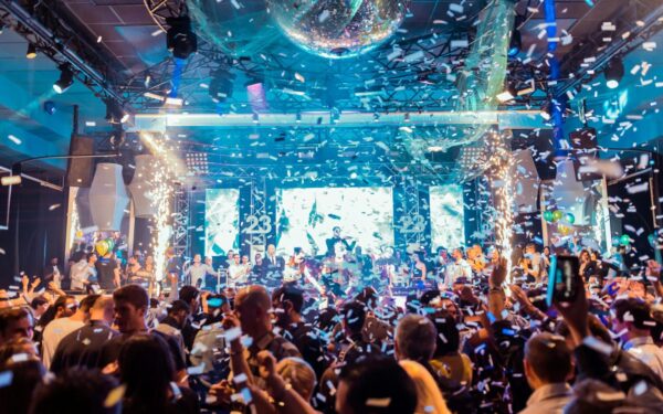 Mirtinas pavojus naktiniame klube: kokie simptomai išduoda žaibišką infekciją?