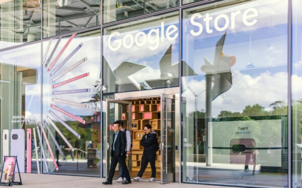 Biudžetinė klasė dreba: „Pixel 10a“ mažesnis, lengvesnis, bet galingesnis