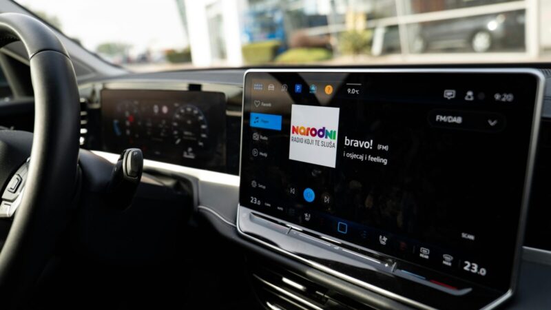 Vairuotojai perspėja vieni kitus: kodėl „Android Auto“ sistemoje dingsta simboliai?