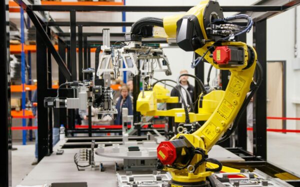 „Airbus” į gamyklas įsileidžia humanoidinius robotus: prasideda nauja pramonės era?