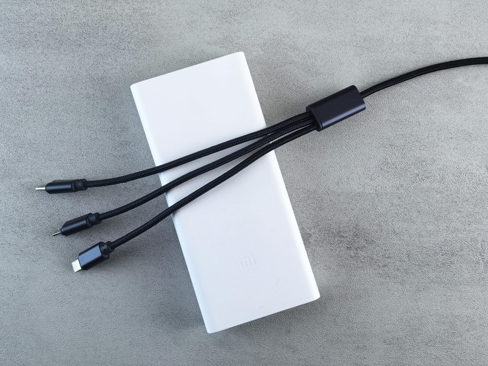 Plonesnė už jūsų telefoną: „Xiaomi” pristatė magnetinę bateriją, kurią pamiršite kišenėje