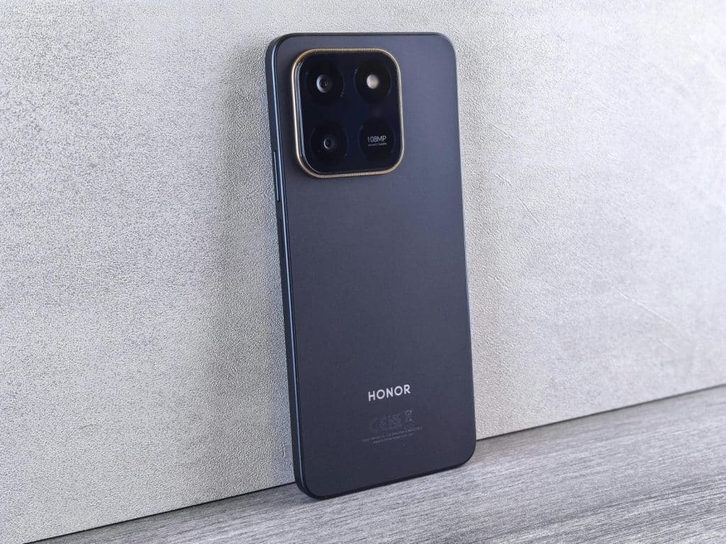 A modern smartphone featuring a 100MP camera lens positioned elegantly against a minimalist background.