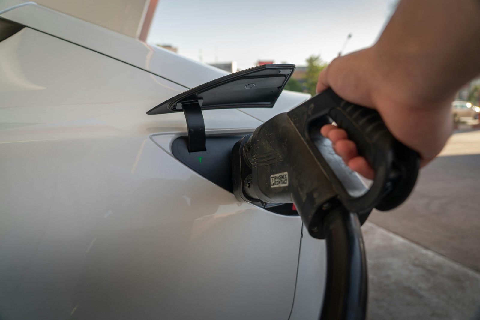 Ar elektromobiliams bus mažinamas PVM? Seime svarstomi pokyčiai gali pakeisti rinką