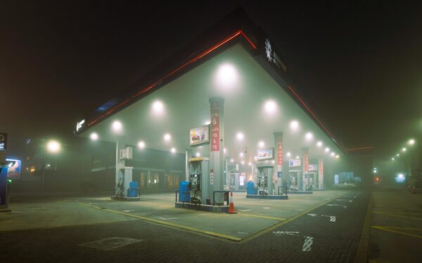 Lenkija mažina kuro kainas, bet premjerė skeptiška: neskubėkime džiaugtis