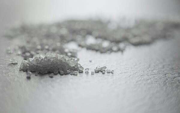 Tai ne prietarai: štai kodėl patyrusios šeimininkės ant palangių stato indelius su druska